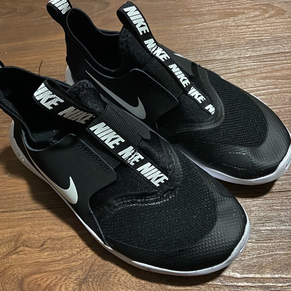 Nike shoes - Picture 3 of 4